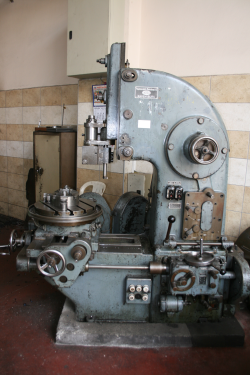 Makina Ekipmanlarımız DİK PLANYA 200 mm KURS