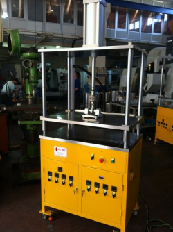 Tekstil Sanayi OZM 4+1 SÜTYEN KAP BASMA PRESİ